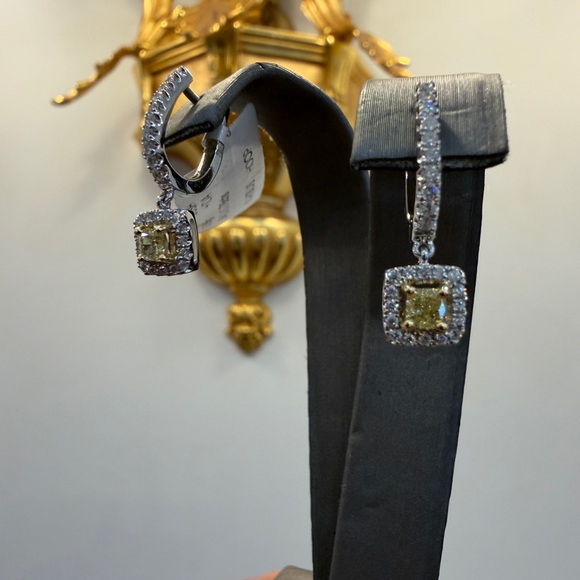 Engagement Ring Fancy Yellow Natural Diamond Cushion VS1 Rare GIA Certified - Picture 9 of 9